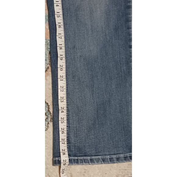 Maurices Womens Dylan Faded Mid-Rise Bootcut Jean's 20 Short measures. 36Wx29L - Picture 6 of 8